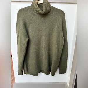 J Crew hunter green turtleneck sweater. Size M.